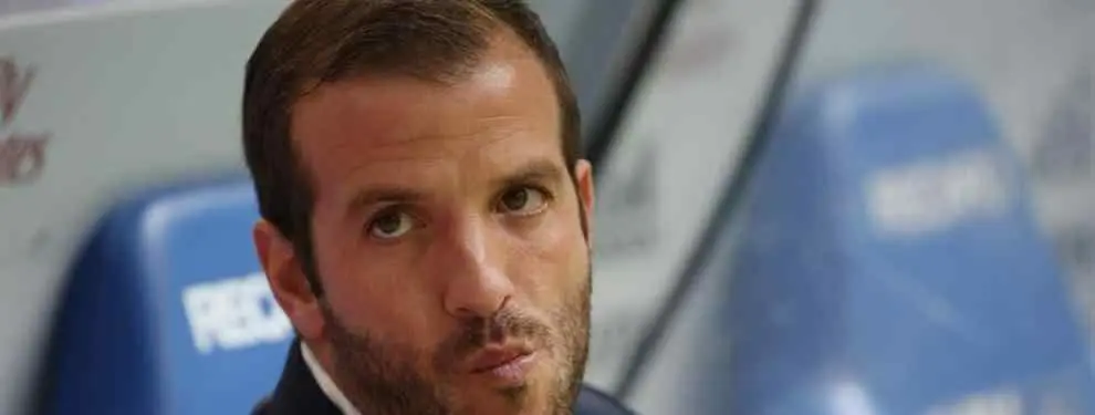 La 'señalada' directiva del Betis tiene otro dolor de cabeza con Van der Vaart