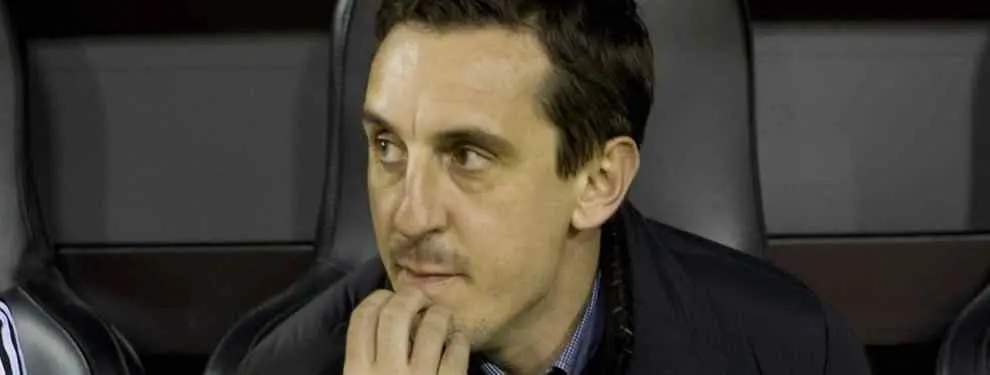 La última jugada del Valencia: Le ponen un 'espía molesto' a Gary Neville