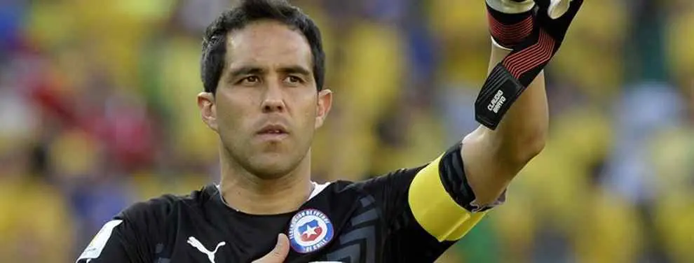 El enfado de Claudio Bravo con Chile llega hasta el vestuario del Barça