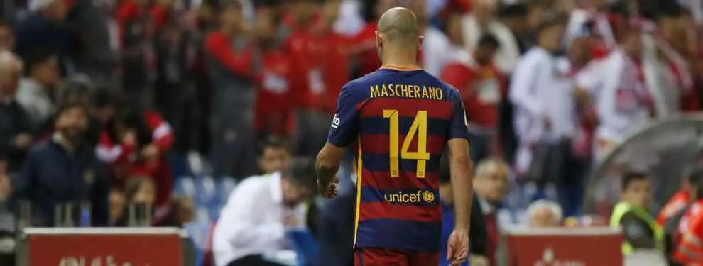 Las caras largas de Mascherano en la celebración del Barça en el Calderón