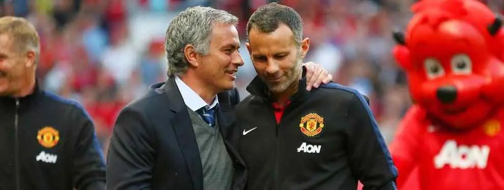 Los primeros que se bajan del barco Red Devil por la llegada de Mou