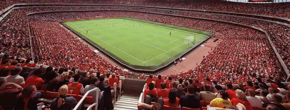 La afición del Manchester United insulta a Mourinho