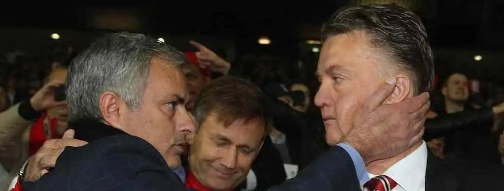 “Mourinho ha apuñalado a Van Gaal por la espalda”