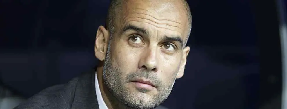 Pep Guardiola marca el teléfono de un jugador del Real Madrid