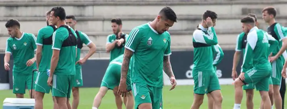 El director deportivo del Betis da una pista sobre el futuro de Juan Vargas