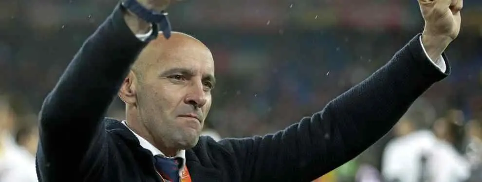 Monchi intenta arreglar el entuerto de su futuro... y le pone más incertidumbre