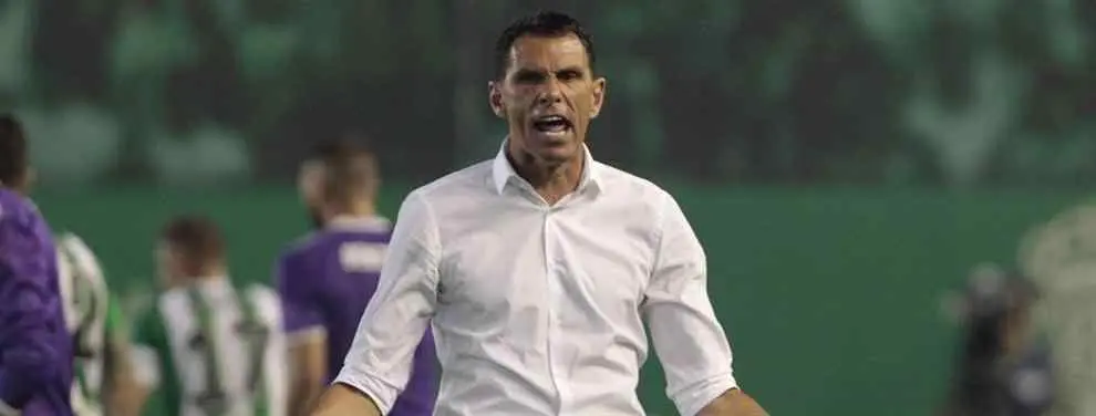 El palo de Gustavo Poyet a uno de sus jugadores en rueda de prensa
