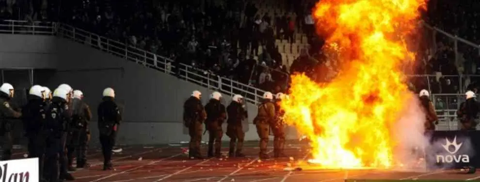 ¡Palo! La violencia vuelve a azotar (y suspender) el fútbol en Grecia