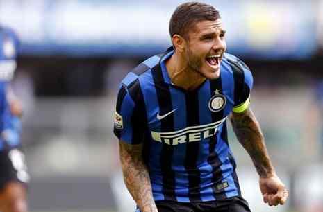 El espectacular escote de Wanda Nara revoluciona la cena de Navidad del Inter