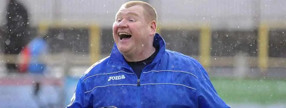 El portero de 115 kilos y 45 años que amenaza al Arsenal de Wenger