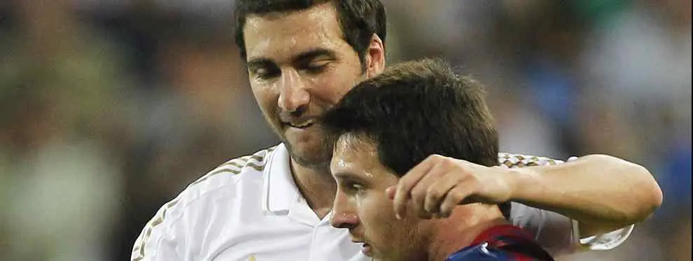 El 'palito' (con clase) de Gonzalo Higuaín a Leo Messi