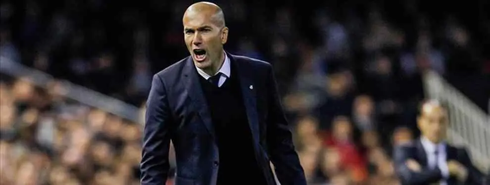 Zidane tiene un 'pollo' entre manos (a punto de estallar) en el vestuario