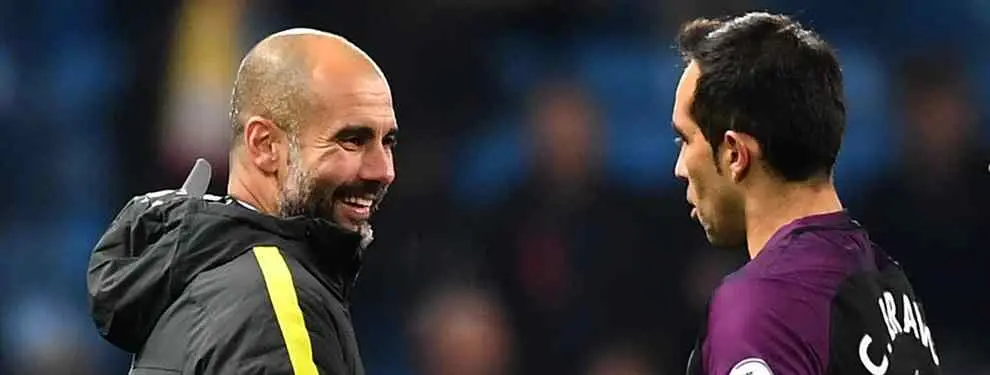 Guardiola mantiene su doble juego con Claudio Bravo