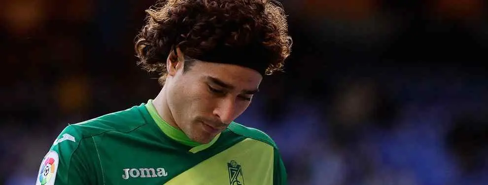 ¿Por qué el 'Memo' Ochoa es tema de conversación en el vestuario del Barça?