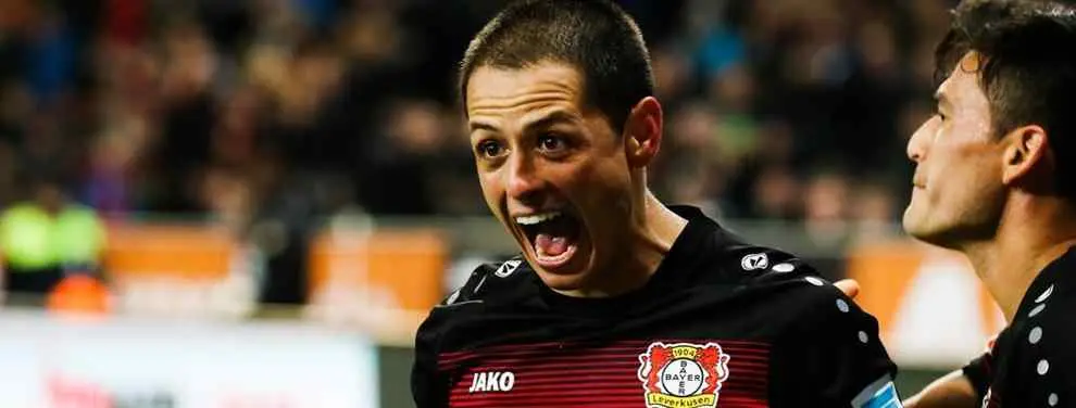 ¡Chicharito vuelve a estar en el mercado! (y un equipo de la Liga estrecha el cerco por él)