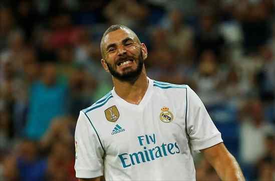 Los tres jugadores del Real Madrid que destrozan a Karim Benzema con puñaladas por la espalda