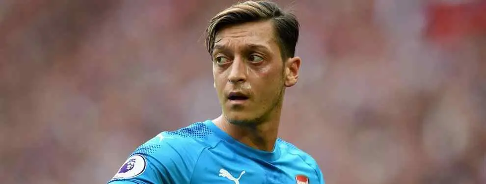 Özil lía la mundial con una carta incendiaria a las leyendas del Arsenal