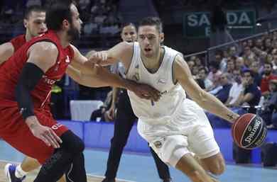 El Real madrid vence al Zaragoza y se coloca lider