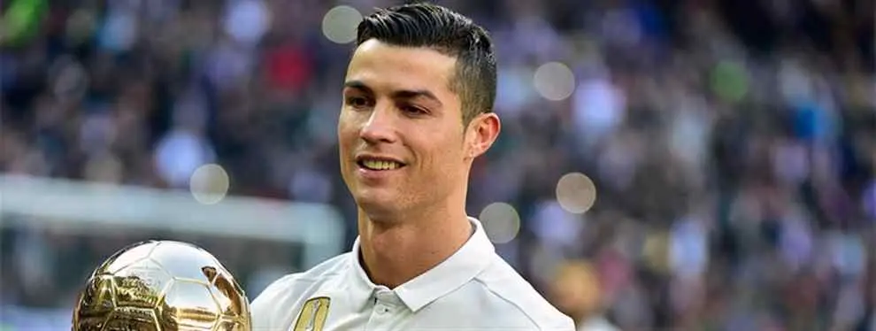 Cristiano Ronaldo pasa su quinto Balón de Oro por la cara de Messi con un detalle bestial