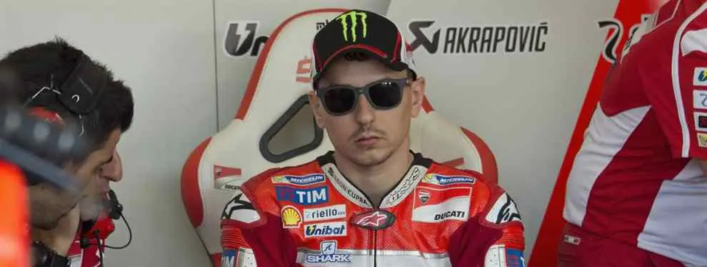 Dovizioso deja a Jorge Lorenzo tocado de muerte con su última andanada en Ducati