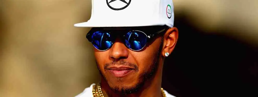 Hamilton le mete un repaso a Alonso que le cambia la cara al piloto