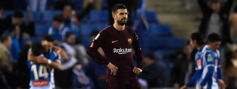 Piqué tiene una enganchada con un jugador del Barça al final del partido contra el Espanyol