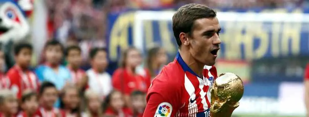 Antoine Griezmann alucina con la nueva camiseta del Atlético de Madrid