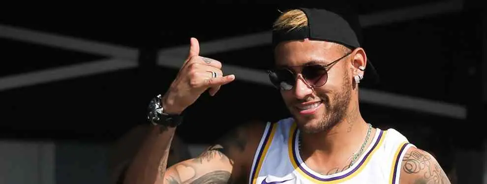 Neymar recibe una llamada. Y no es del Barça (pero Messi lo sabe todo)