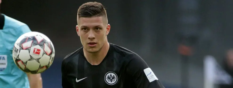 Lío (y es muy feo) con Luka Jovic: Barça y Real Madrid tiran de la manta