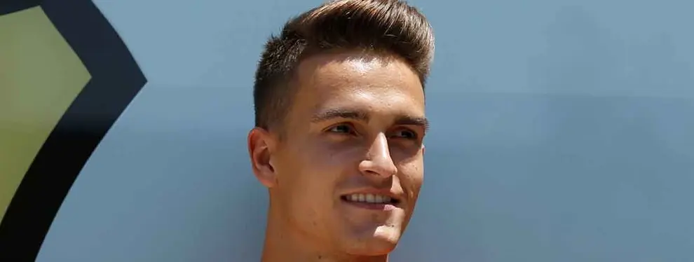 Iago Aspas espera a un jugador del Barça