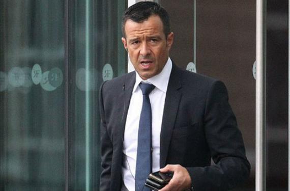 Jorge Mendes pone en alerta al Barça: este crack tiene precio