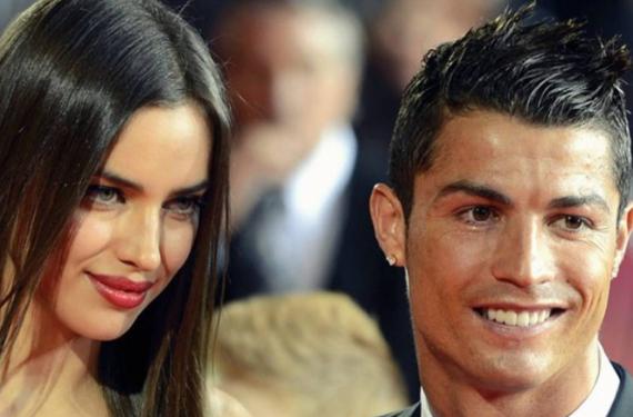 Irina Shayk abre la puerta, Cristiano Ronaldo alucina ¿y Georgina?