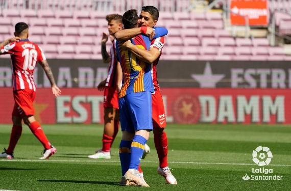 Luis Suárez le tiende la mano a este jugador peleado con Leo Messi