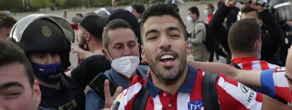 Luis Suárez trata de convencer a otro futbolista repudiado en el Barça