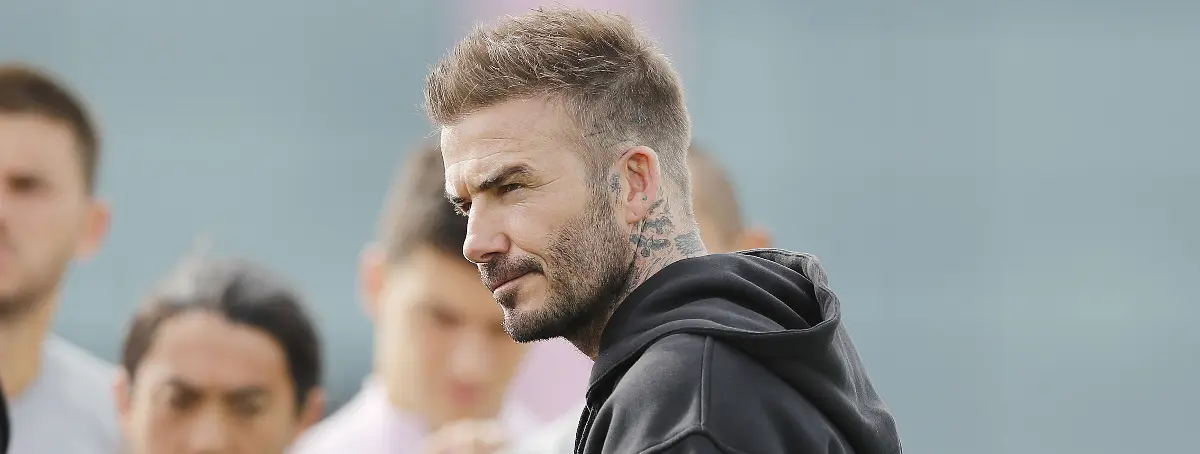 David Beckham aparece para llevarse a una estrella del Barça