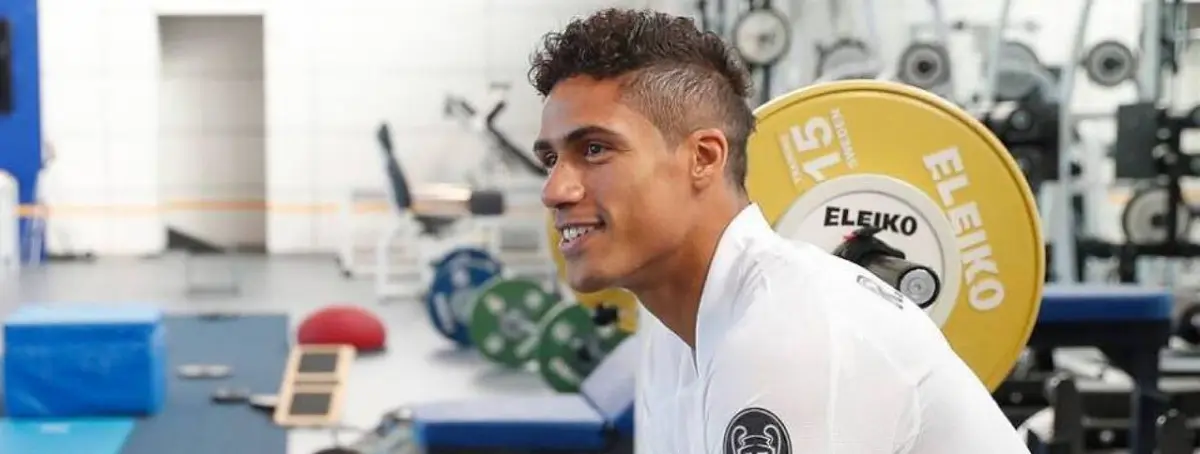 Raphaël Varane a un paso del United: en el Madrid ya tienen su relevo