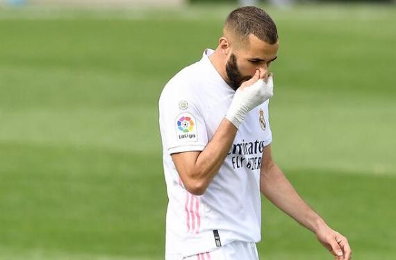 Karim Benzema alucina: el defensa que se ha ofrecido al Real Madrid