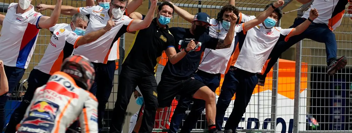 El factor campeón mete a Márquez en la pelea y Espargaró se ceba