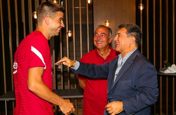 Joan Laporta acecha por Azpilicueta y otro trato: KO a Gerard Piqué