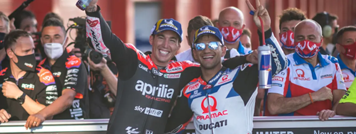 Espargaró y Martín crecen y Honda cae, con Valentino Rossi pifiándola