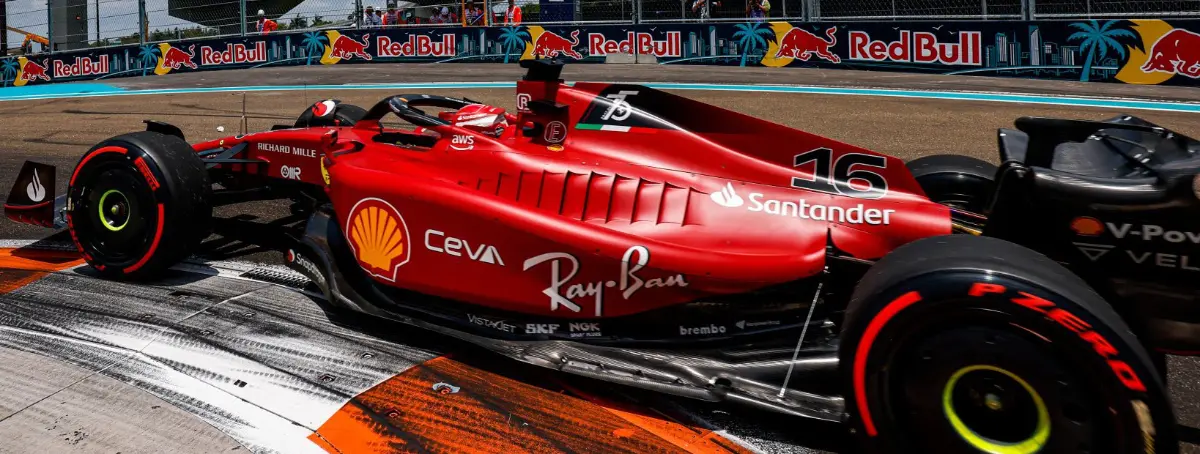 El rojo de Ferrari, un problema para Leclerc y Sainz