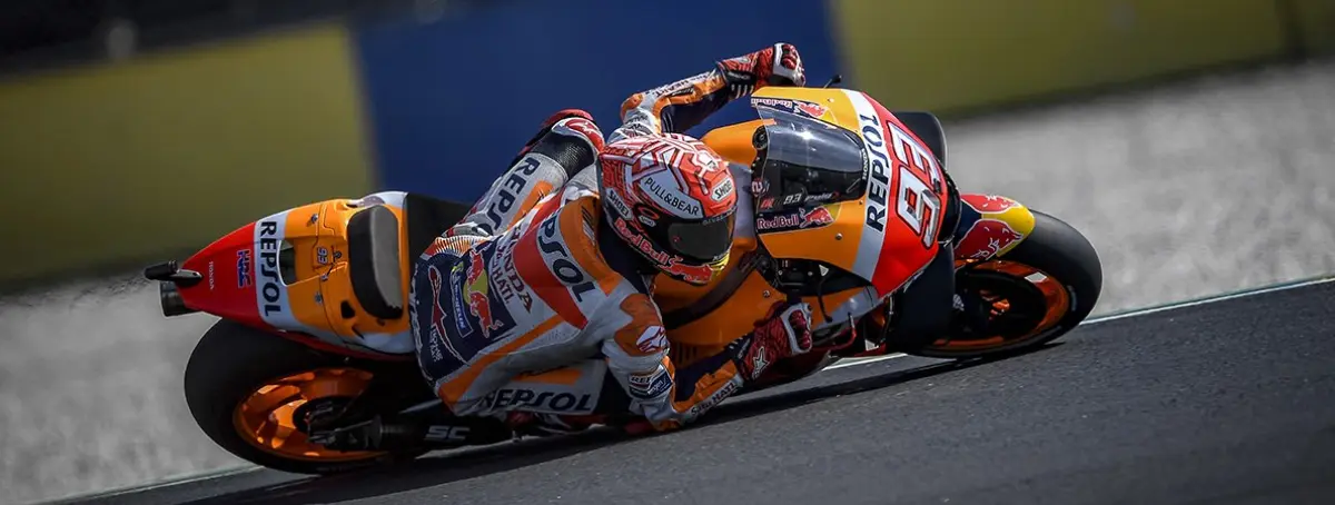 Casey Stoner apoya a Marc Márquez en Australia; Espargaró se la juega