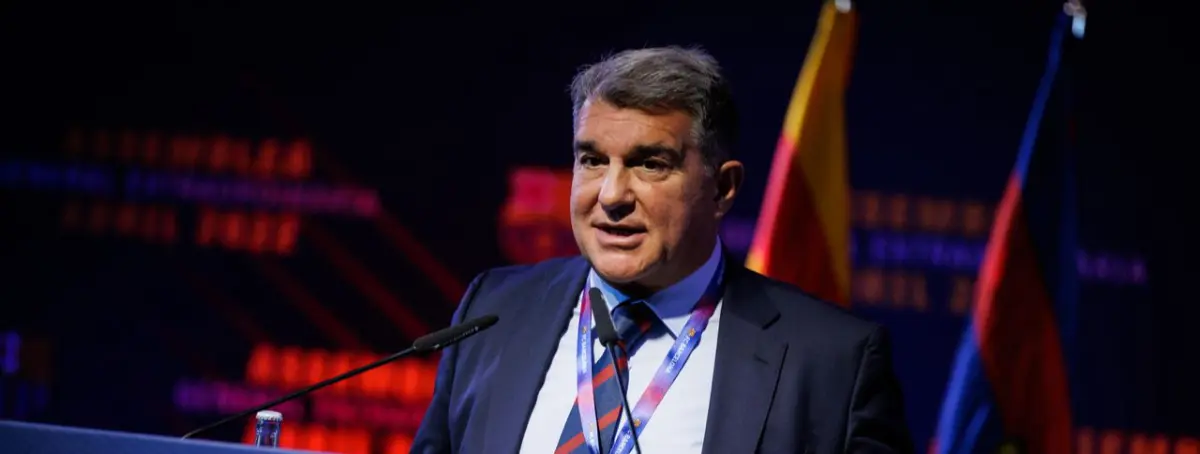 Laporta ilusiona al Camp Nou con los 5 delanteros que vigila por Depay