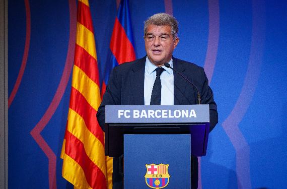 El Camp Nou los pitó, Laporta los echó a las malas, pero son la esperanza para renovar Gavi y Araujo