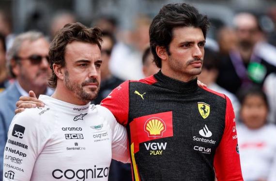 Desastre en los muros de Aston Martin y Ferrari, Fernando Alonso y Carlos Sainz perjudicados
