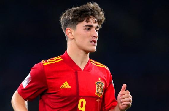 Es tan indiscutible en La Roja como Gavi y Morata y dice “no” al Maradona para irse al United