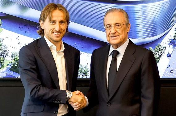 Tenía un pie fuera del Real Madrid y el Clásico lo cambió todo: Florentino Pérez, aprobaría su firma