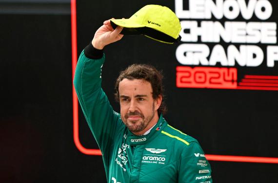 Alonso roto por la noticia que dejaría a Aston Martin sin el genio que hizo campeón a Max Verstappen