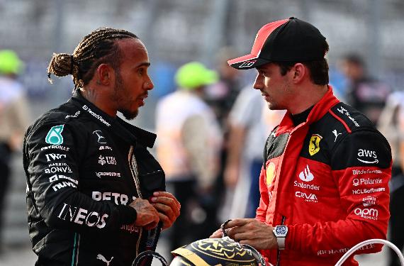 Doble regalo de Ferrari a Lewis Hamilton y Leclerc que hace añicos a Mercedes: la pérdida duele