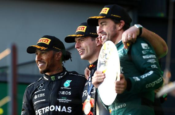 El ridículo de Mercedes en Imola no es el único motivo para llorar de Hamilton y Verstappen sonríe